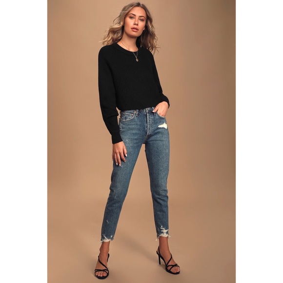 NWOT Lulu’s black cropped sweater - Picture 2 of 5